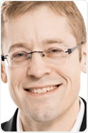 Headshot of Robert