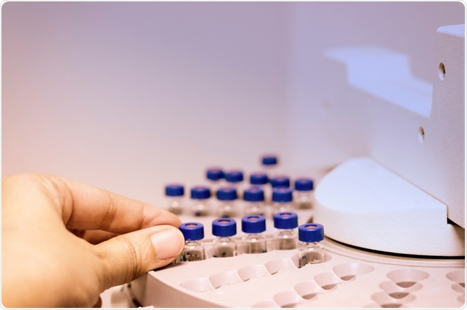 Mass spectrometry is combined with electrochemistry to identify proteins in solution