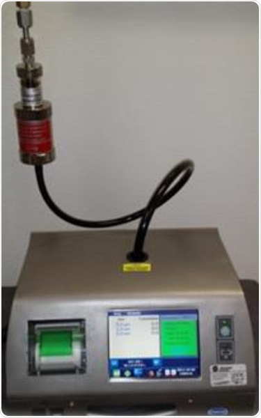 The MET ONE HPD connected to a MET ONE 3400 series counter and a gas line.