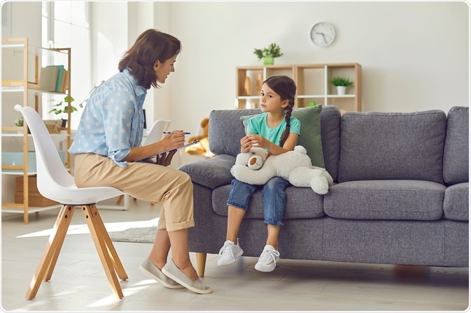 Child speaking to Psychologist Child speaking to Psychologist