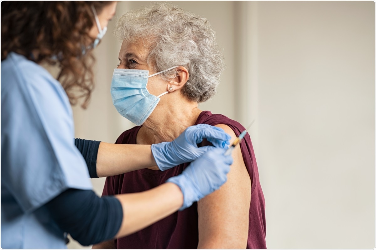 Study: Elapsed time since BNT162b2 vaccine and risk of SARS-CoV-2 infection in a large cohort. Image Credit: Rido / Shutterstock
