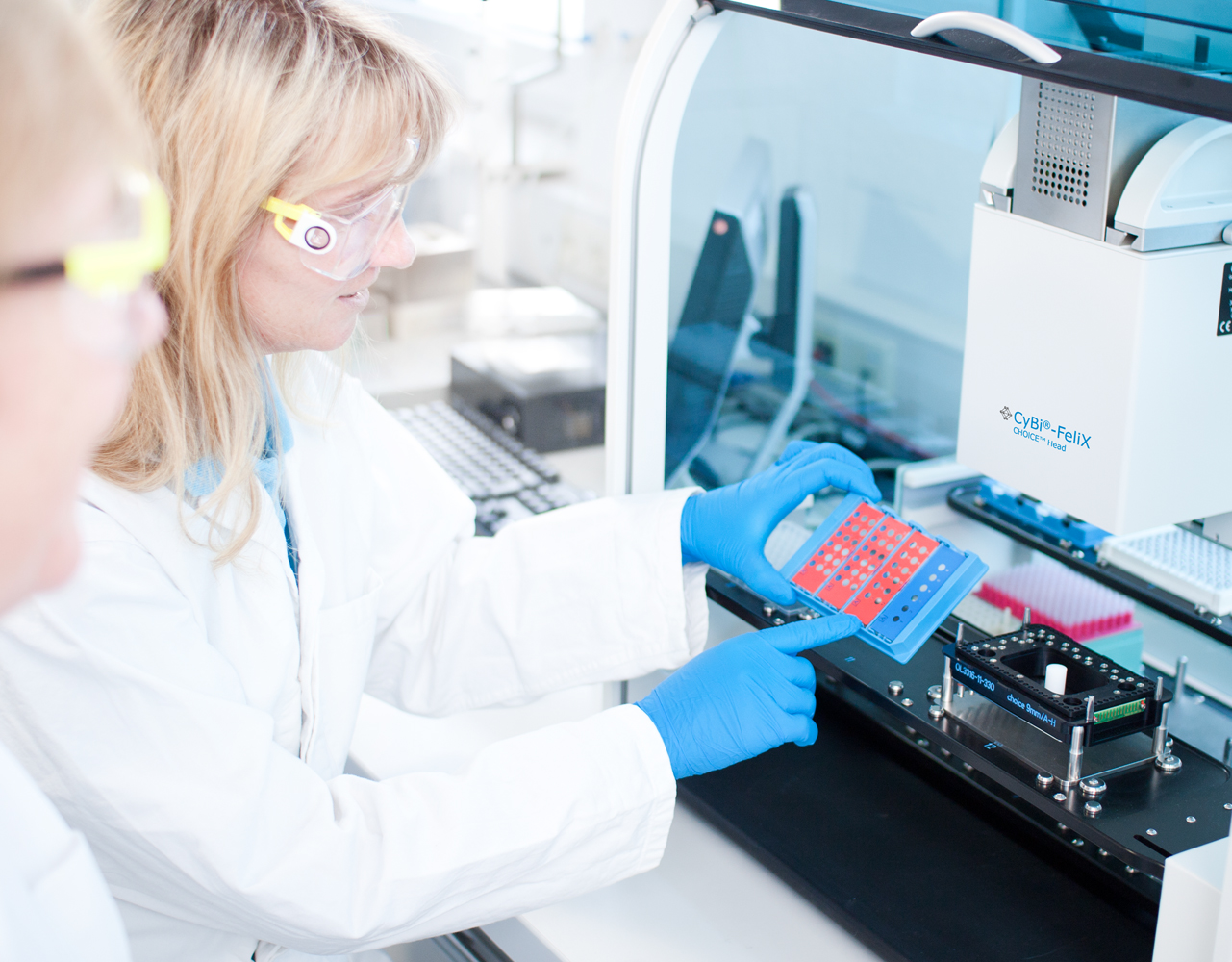 two women working in a lab