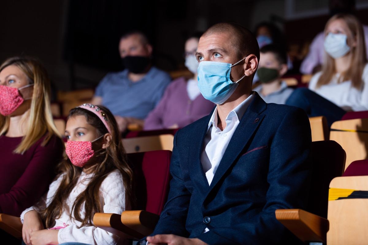 Study: Prevention of SARS-CoV-2 transmission during a large, live, indoor gathering (SPRING): a non-inferiority, randomised, controlled trial. Image Credit: BearFotos/Shutterstock