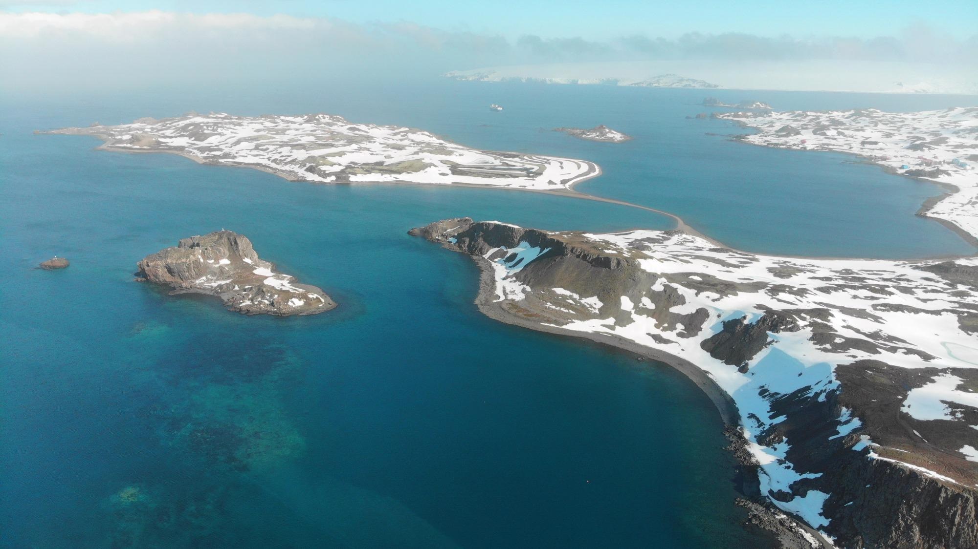 Study: Host genomes for the unique SARS-CoV-2 variant leaked into Antarctic soil metagenomic sequencing data. Image Credit: Alex.Munoz / Shutterstock