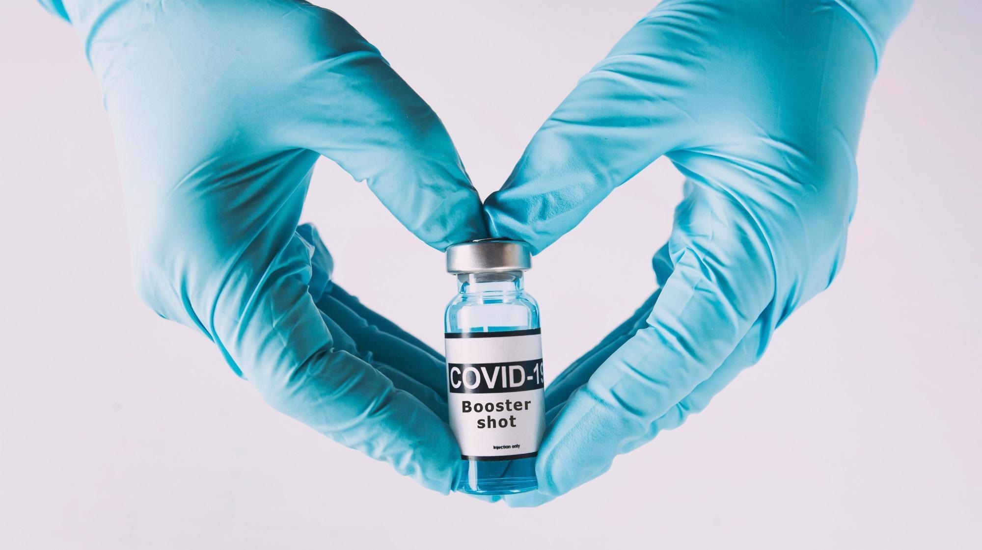 Study: Immunogenicity of a BNT162b2 Vaccine Booster Against SARS-CoV-2 Delta and Omicron Variants in Older People. Image Credit: Skylines / Shutterstock