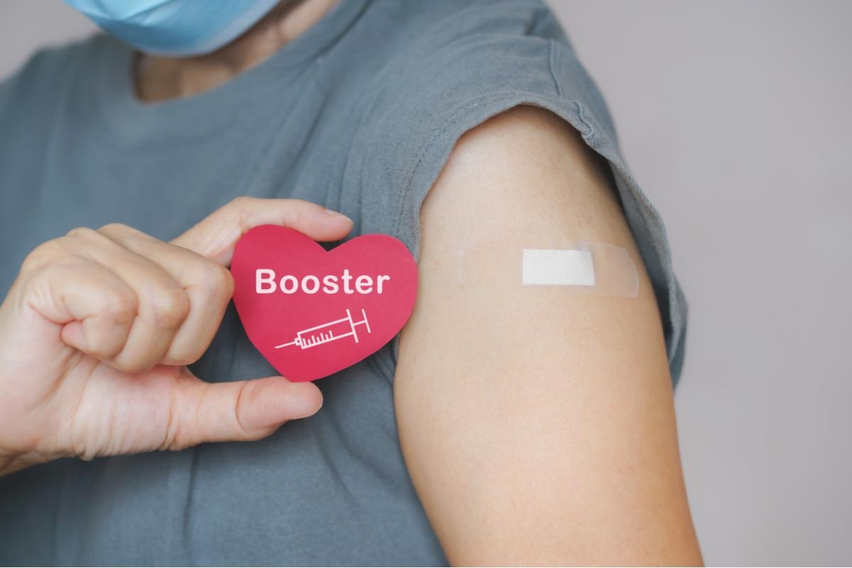 Study: Aerosolized Ad5-nCoV booster vaccination elicited potent immune response against the SARS-CoV-2 Omicron variant after inactivated COVID-19 vaccine priming. Image Credit: Ratana21/Shutterstock