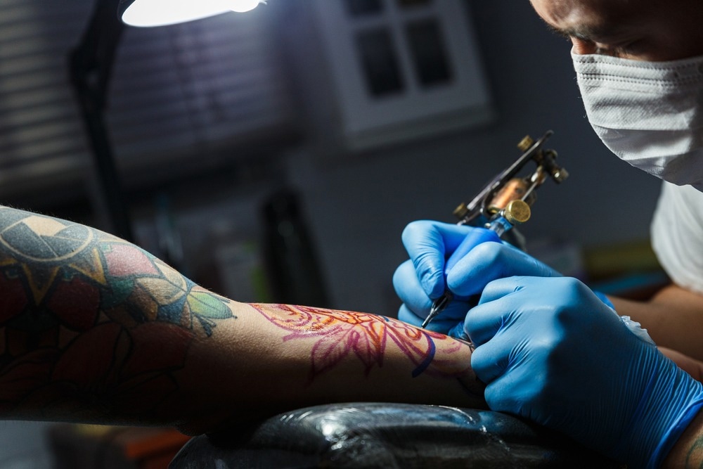 Study: Systemic infections associated with tattoos or permanent makeup: A systematic review. Image Credit: daniel catrihual / Shutterstock.com