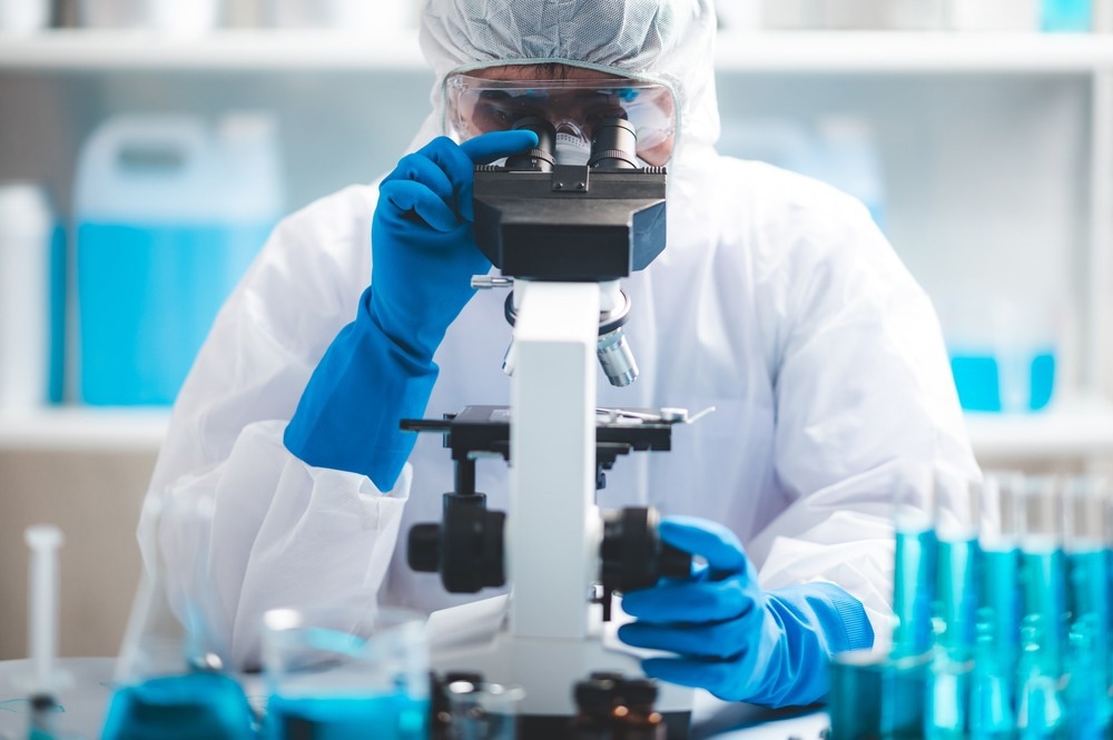 cancer research, scientist, microscope