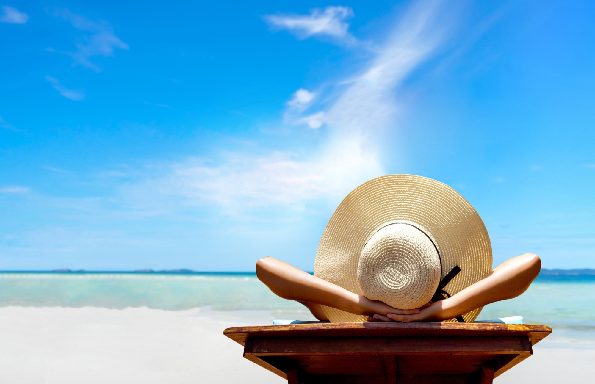 Behaviour and sun exposure in holidaymakers alters skin microbiota composition and diversity