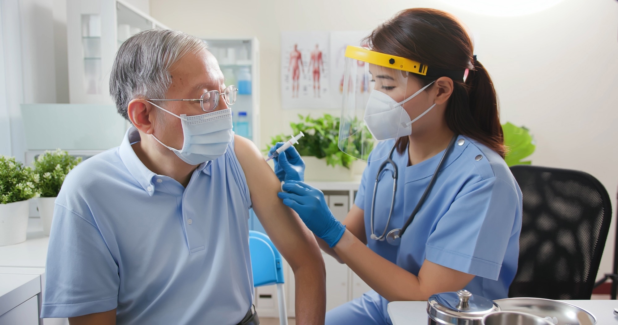 Study: SARS-CoV-2 vaccination may improve anxious, insomnia and depressive symptoms among Chinese population aged 18–75 years during the COVID-19 pandemic. Image Credit: aslysun / Shutterstock
