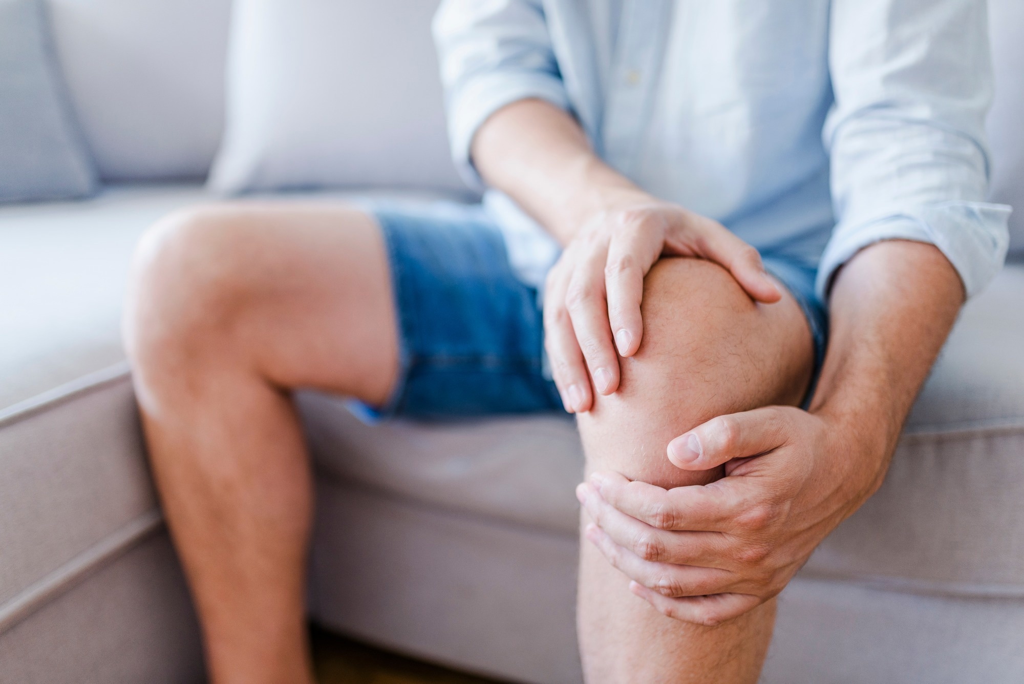 Study: Anti-Inflammatory, Analgesic, Functional Improvement, and Chondroprotective Effects of Erigeron breviscapus (Vant.) Hand.-Mazz. Extract in Osteoarthritis: An In Vivo and In Vitro Study. Image Credit: Dragana Gordic/Shutterstock.com