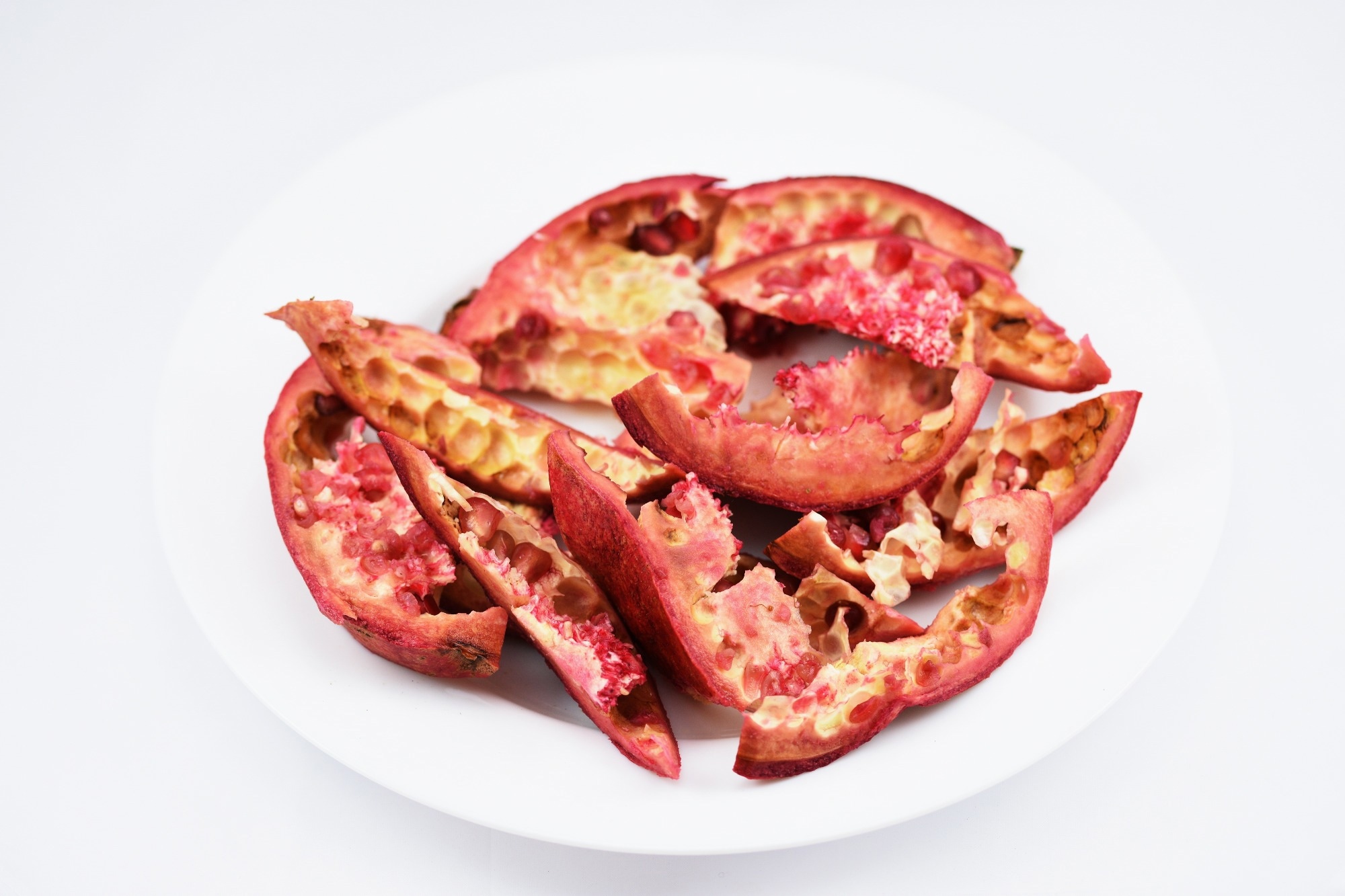 Study: Staphylococcus aureus/Staphylococcus epidermidis from skin microbiota are balanced by Pomegranate peel extract: An eco-sustainable approach. Image Credit: artfotoxyz / Shutterstock