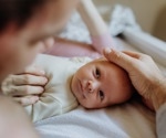 How does the season of birth influence the risk of asthma and allergic rhinitis?