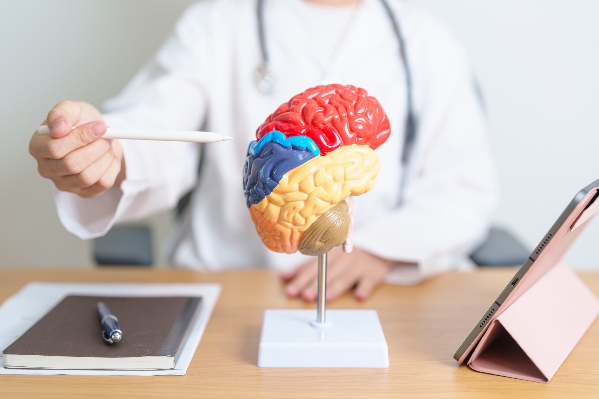 Study: Associated risk and resilience factors of Alzheimer’s disease in women with early bilateral oophorectomy: Data from the UK Biobank. Image Credit: Jo Panuwat D/Shutterstock.com