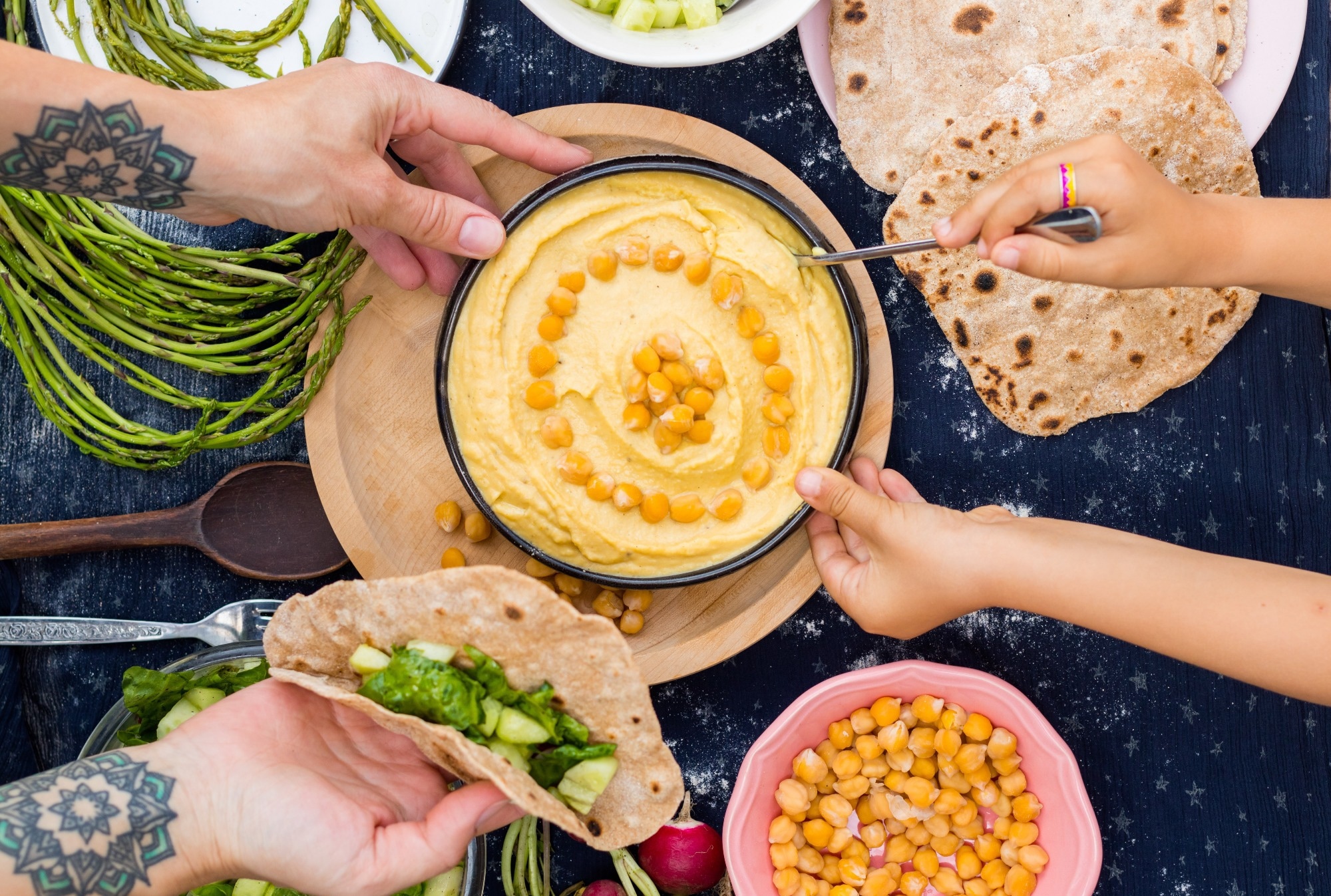Study: Mediterranean diet and obesity polygenic risk interaction on adiposity in European children: The IDEFICS/I.Family Study. Image Credit: Viktor Kochetkov / Shutterstock.com