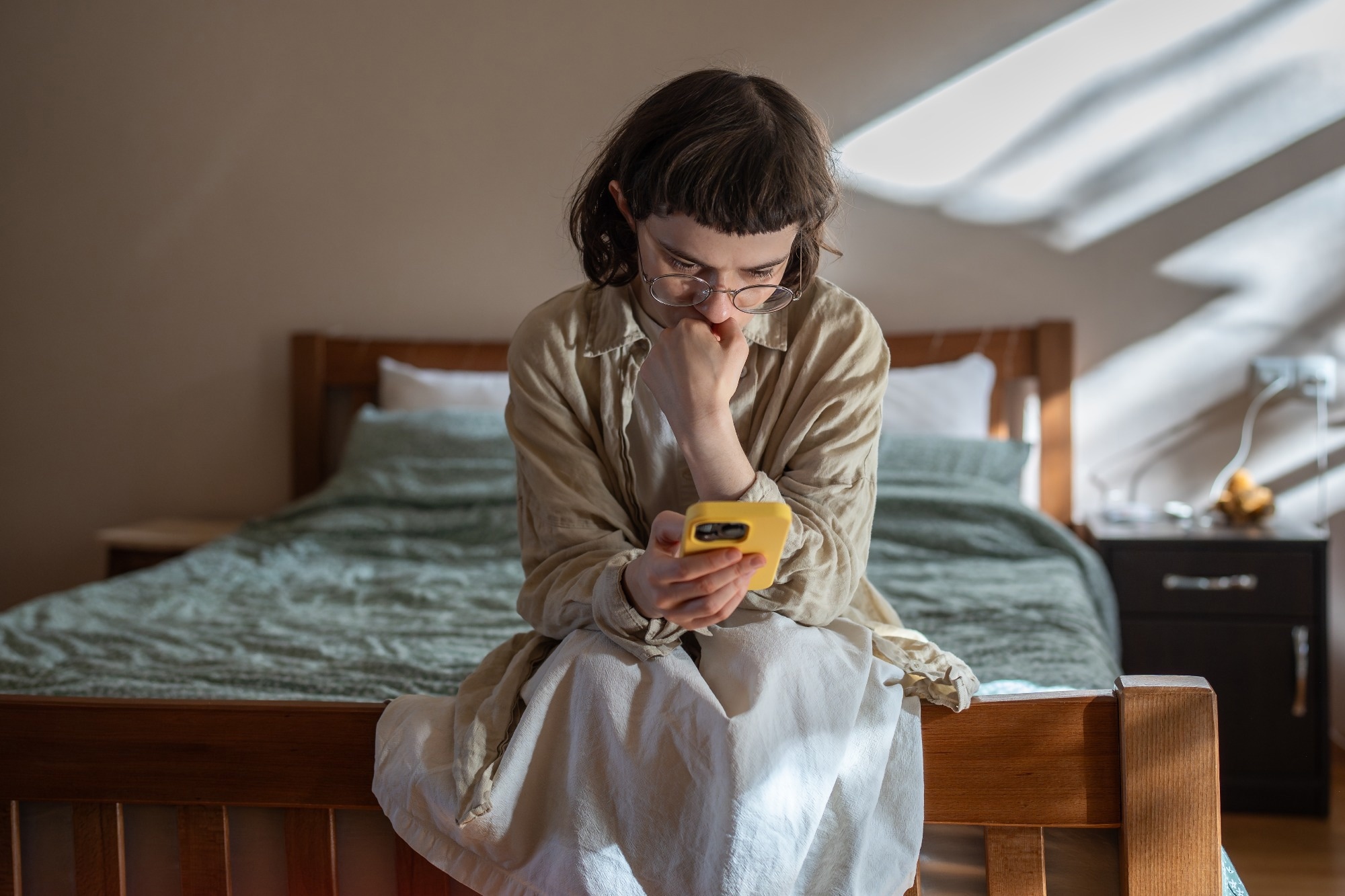 Study: An experimental online study on the impact of negative social media comments on anxiety and mood. Image Credit: DimaBerlin / Shutterstock